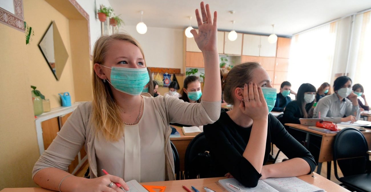 У МОН розповіли, хто має купувати маски та антисептики для шкіл