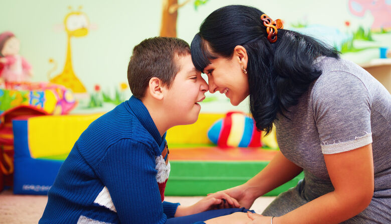 Батьки дітей з інвалідністю можуть обирати між школою з інклюзією та спеціалізованим закладом: рішення уряду