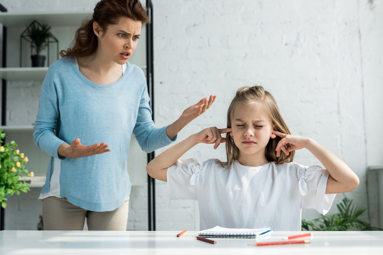 “Не встанеш, поки не доїси”: як популярні фрази батьків впливають на розвиток дитини. 15 типових висловів