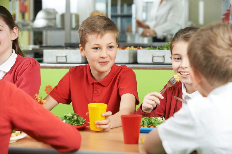 З 2021 року деякі діти зможуть отримувати особливе харчування в школі. Розповідаємо умови