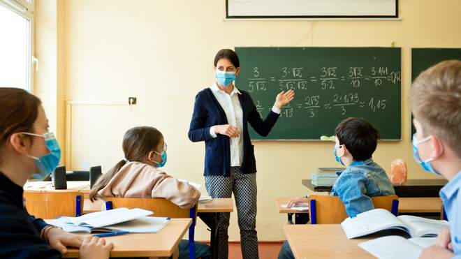 У МОЗ розповіли, як учням не заразитися грипом та COVID-19: поради