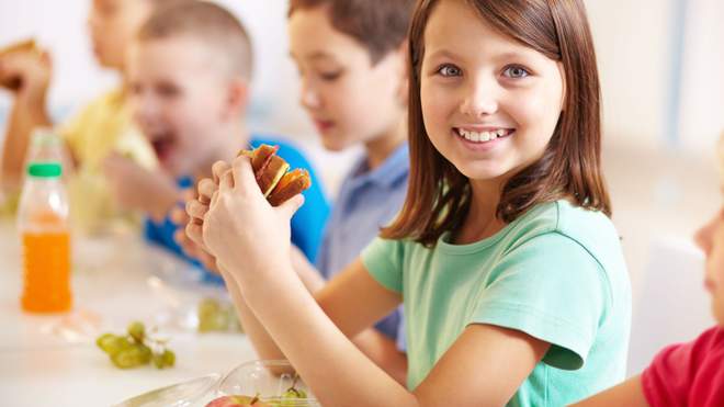 Зеленська розповіла про перші зміни у шкільному харчуванні: більше фруктів, менше хліба