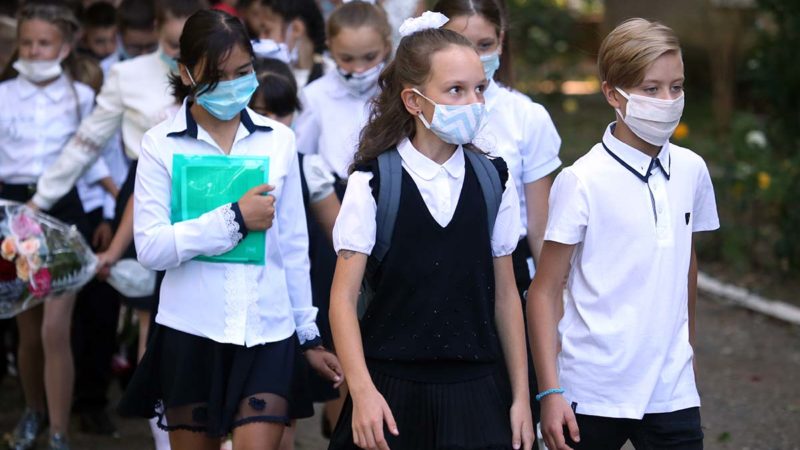 8 тисяч мамі або новий спалах коронавірусу: чому молодші класи ходять до школи