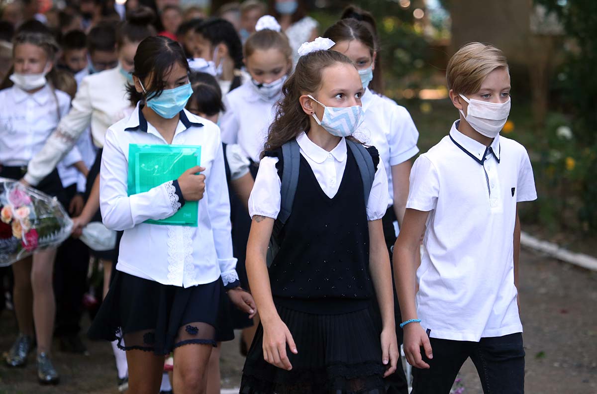 8 тисяч мамі або новий спалах коронавірусу: чому молодші класи ходять до школи