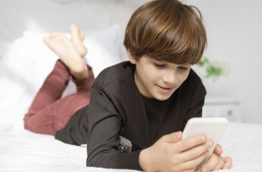Третина дітей проводить в Інтернеті до 5 годин щодня