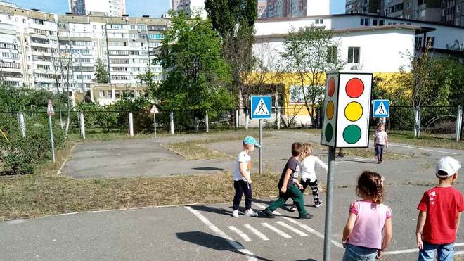 У Києві в садочку хлопчиків карають за те, що вони пісяють стоячи