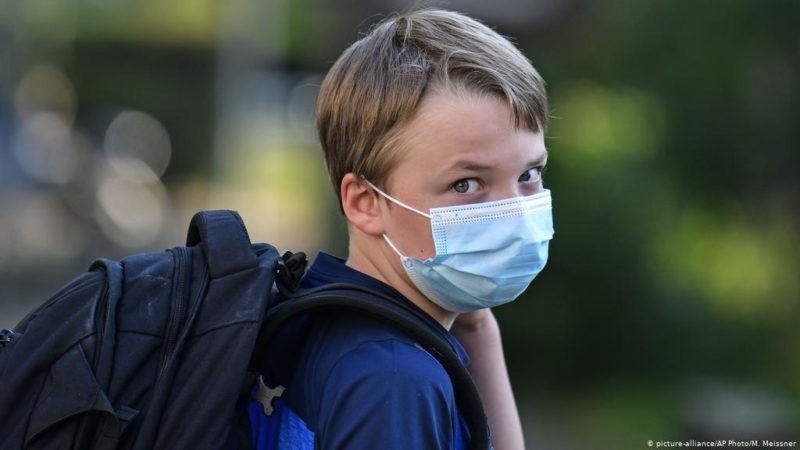Коронавірус можуть принести діти: через що школярі заражають своїх батьків