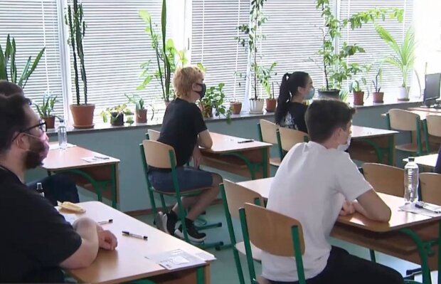Українцям пояснили, чому дистанціонка руйнує систему освіти: “Катастрофічно не вистачає”