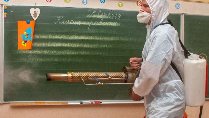 Чорні екрани та судові справи проти батьків: українська школа у часи пандемії