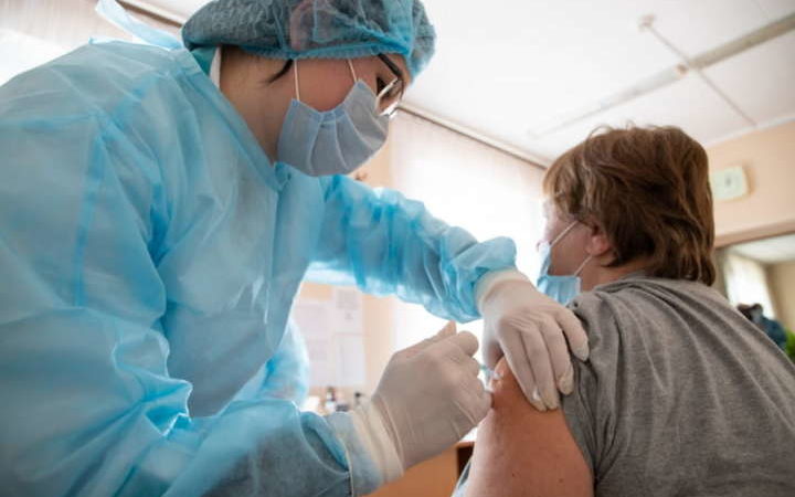 Комаровський розповів, що вчителі не йдуть вакцинуватися, бо їм «соромно»