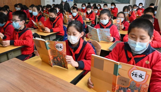 У Китаї дітей з сімей без COVID-щеплення не пускатимуть до школи