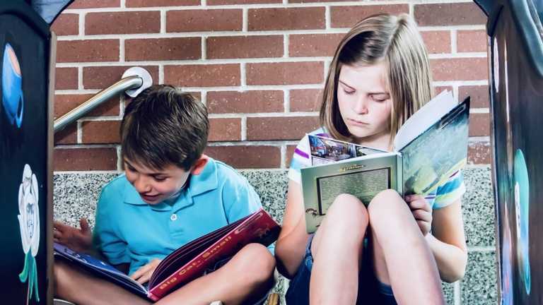 Як заохотити дитину читати влітку: 5 цікавих методів