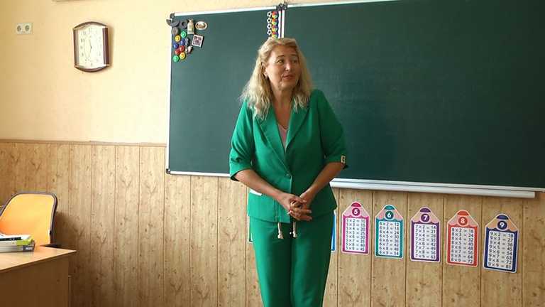 На Хмельниччині вчителька, яку звільнили за булінг учениці, поновилася на роботі через суд