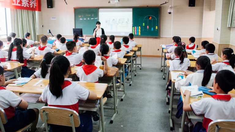 У Китаї ввели для всіх учнів та студентів предмет “Думки Сі Цзіньпіна”
