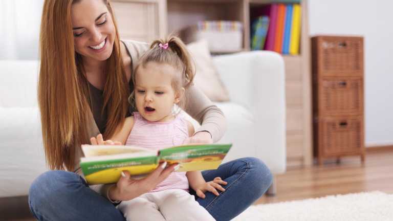 Коли малюка потрібно вчити читати: питання, які допоможуть мамі зрозуміти готовність дитини