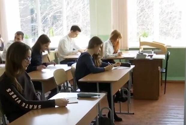 В українських школах з 1 вересня вводять електронні журнали: топ порад батькам та учням