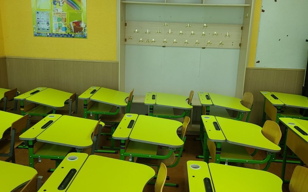 “Може статися трагедія на всю Україну”: у Вінниці зекономили на вчительці і забарикадували першокласників у класі