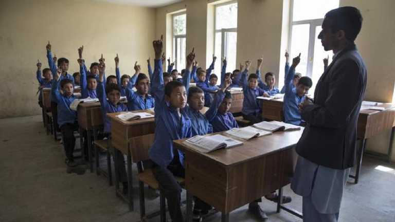 Суворе правління повертається: таліби заборонили дівчатам навчатися у школах
