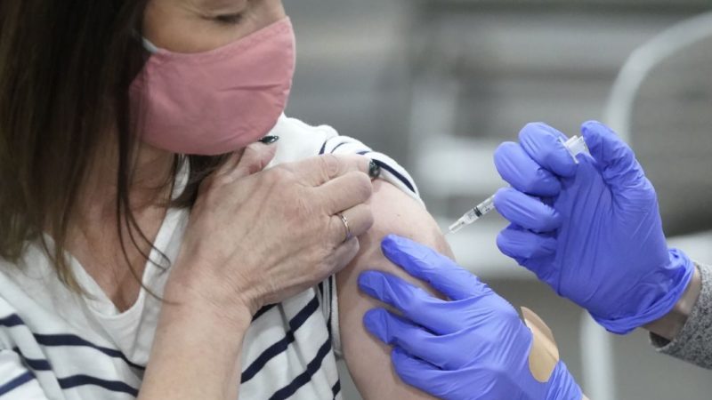 Вакцинація освітян: у МОН розповіли, хто і чому перебуває “під пильним контролем”