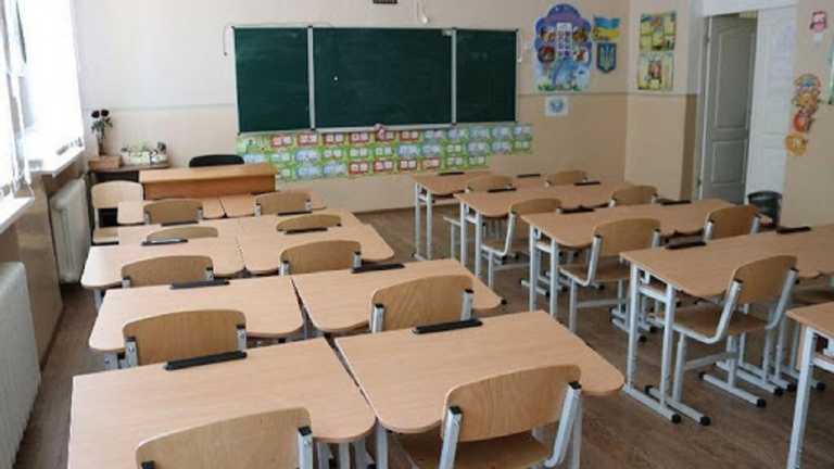 Розкрадання на шкільних стільцях: прокуратура повідомила про підозру четвертому фігуранту схеми