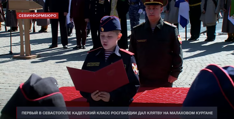 Мілітаризація освіти: в окупованому Севастополі учнів змушують присягати росгвардії