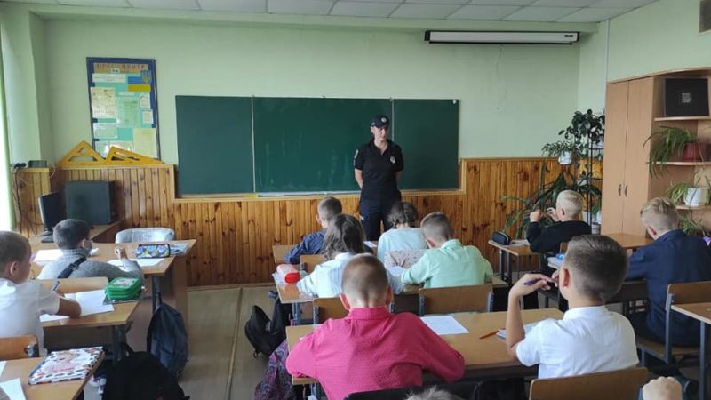 Ужгородські школярі отримали на заповнення “довідки Павлика Морозова” (ФОТО, ДОКУМЕНТ)