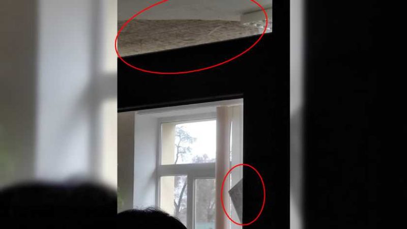 Зависла над головами дітей: у дніпровській школі під час уроку впала лампа зі стелі