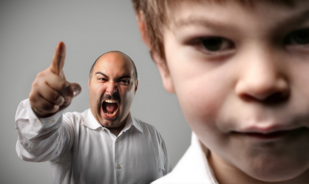 «У тебе нічого не вийде»: 11 фраз, які травмують дітей