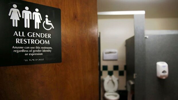 У державних школах з’являться спільні туалети без гендеру: викладачі ходитимуть окремо