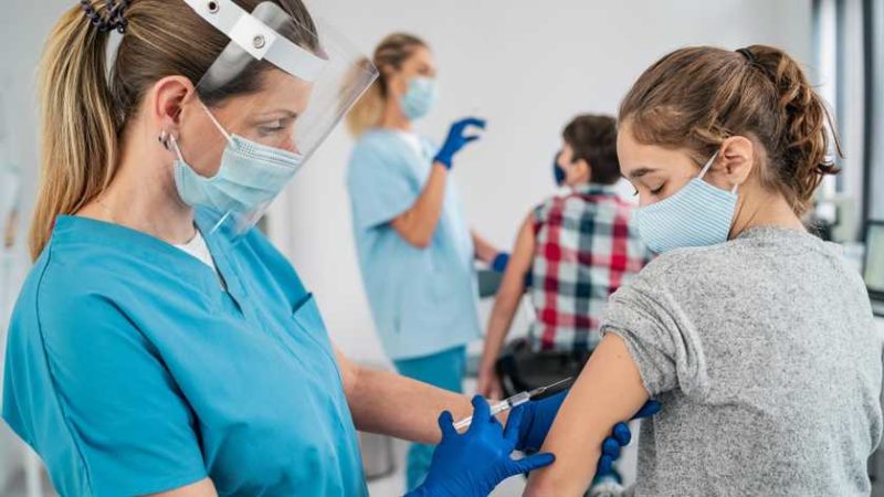 Скільки українських школярів вже вакцинувалися від COVID-19: відповідь Ляшка