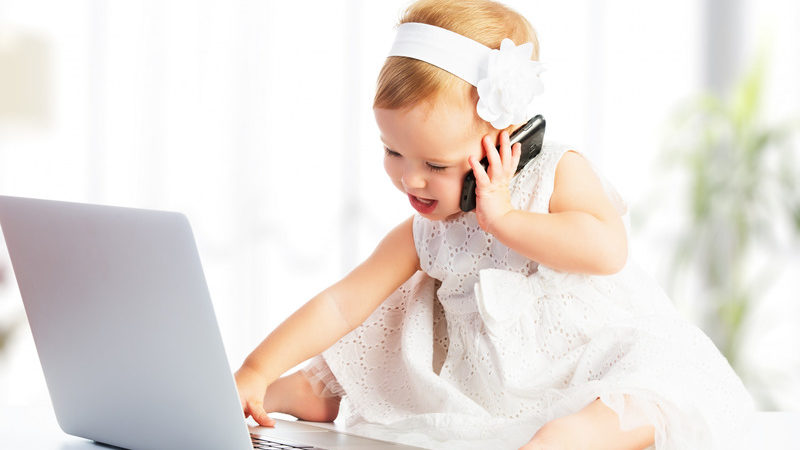 Скільки часу дитина може проводити за екраном телевізора, планшету чи смартфону