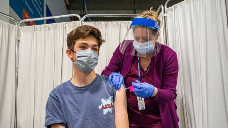 На що вакциновані школярі зможуть витратити “ковідну” 1000 гривень: пропозиція МОН