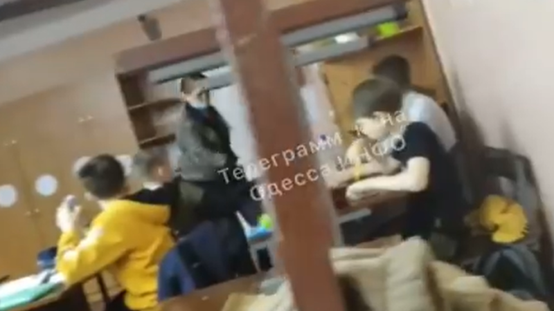 В Одесі вчителька побила дитину на уроці. Відео