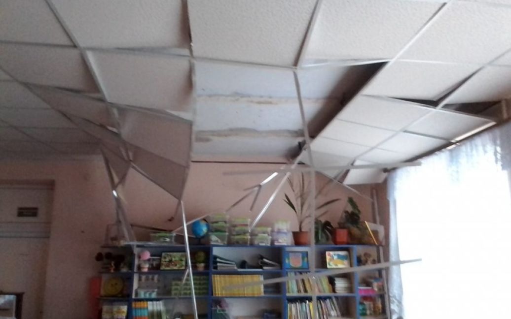 “Дітям просто пощастило”: у Миколаївській області у школі вдруге обвалилася стеля після ремонту