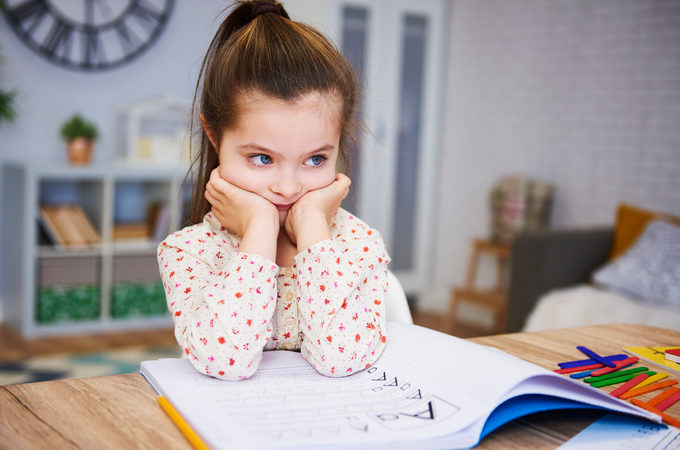 Як навчити дитину самостійно виконувати домашню роботу: 10 дієвих порад