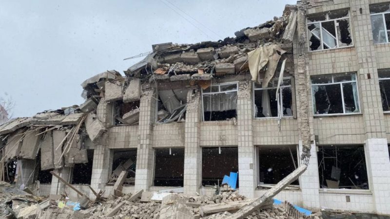 Російські окупанти атакували Житомир: фото розбомбленого ліцею