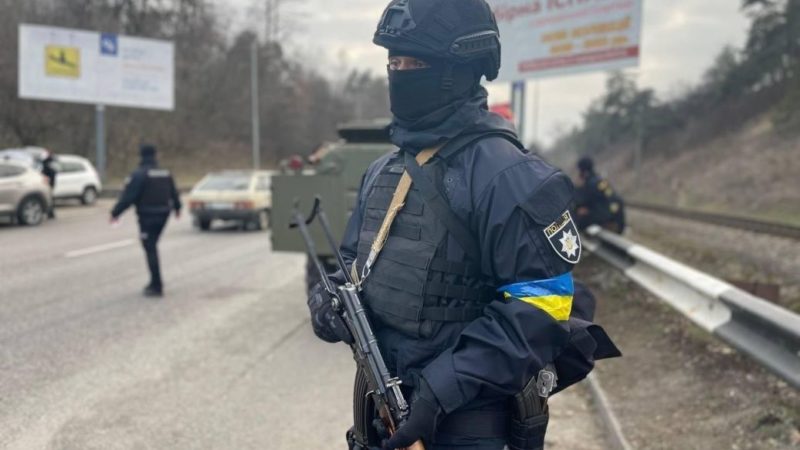 Викрадають і хочуть обміняти на зброю: на Харківщині окупанти почали забирати дітей