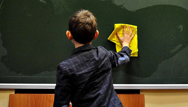В окупованій частині Запорізької області рф намагається перевести школи на російську мову