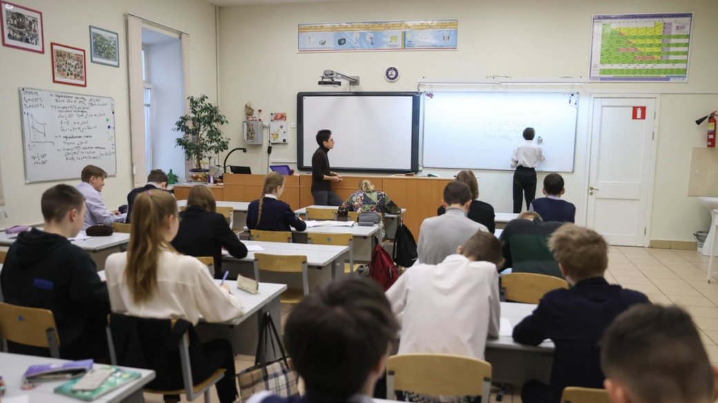 “Україна — вигадка комуністів”: російський вчитель показав, що змушує розповідати дітям Міносвіти РФ