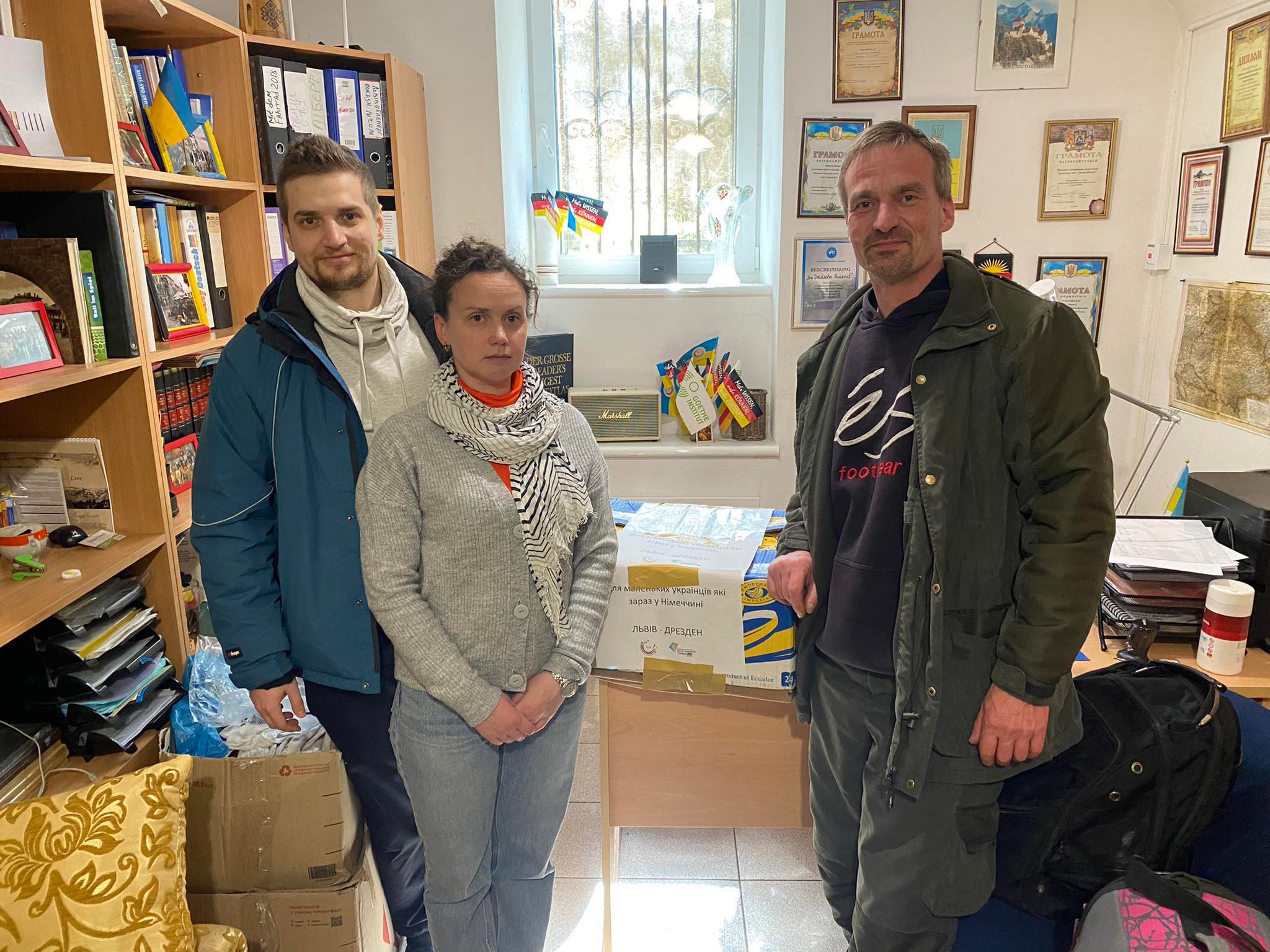 Для маленьких українців, які змушені були покинути батьківщину через воєнні дії та знаходяться в Німеччині передали книжки.