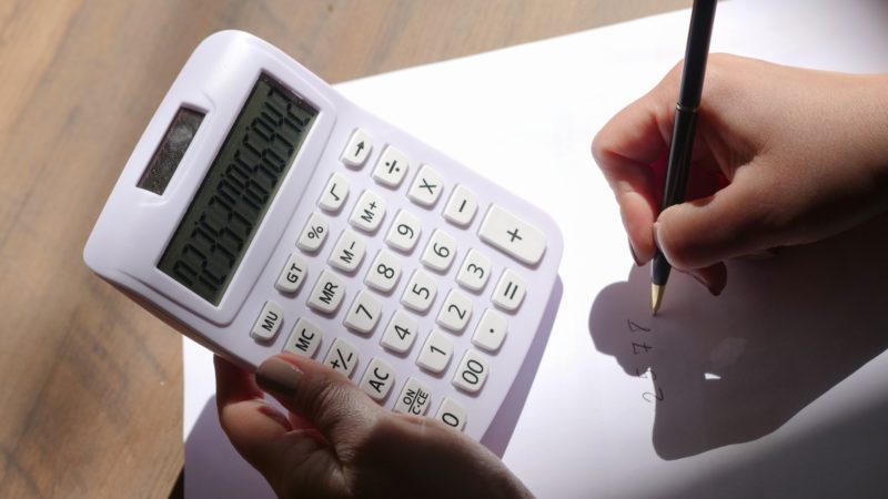 Калькулятор зарплати вчителя 2023: Без підвищення «мінімалки», зі зменшенням деяких надбавок