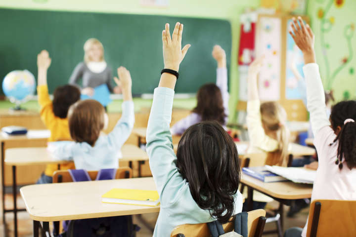 В школах України можуть запровадити двомовне навчання