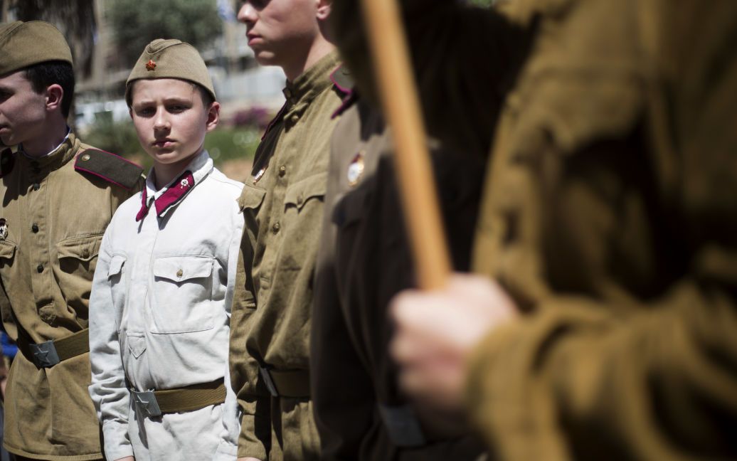 Учні обов’язково повинні носити уніформу: на окупованій Херсонщині запроваджують “кадетські класи”