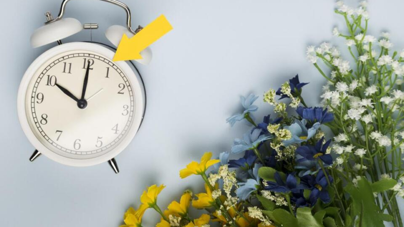 Україна переходить на літній час: Куди й коли переводити стрілки годинника у 2023 році