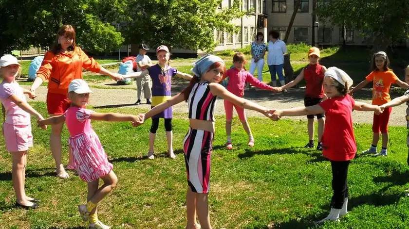 Чи діятимуть при школах в Україні літні дитячі табори