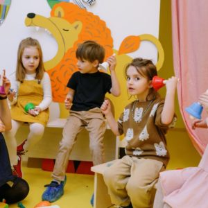 Запізнився за дитиною до дитячого садка – плати штраф: українці остовпіли від таких правил
