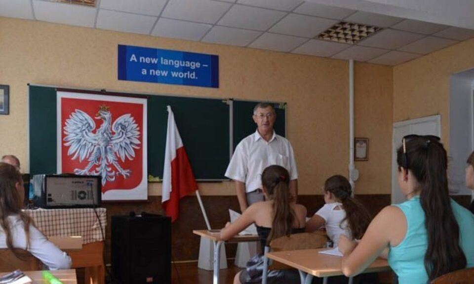Чи стане відвідування польських шкіл обов’язковим для біженців з України: ухвалене важливе рішення