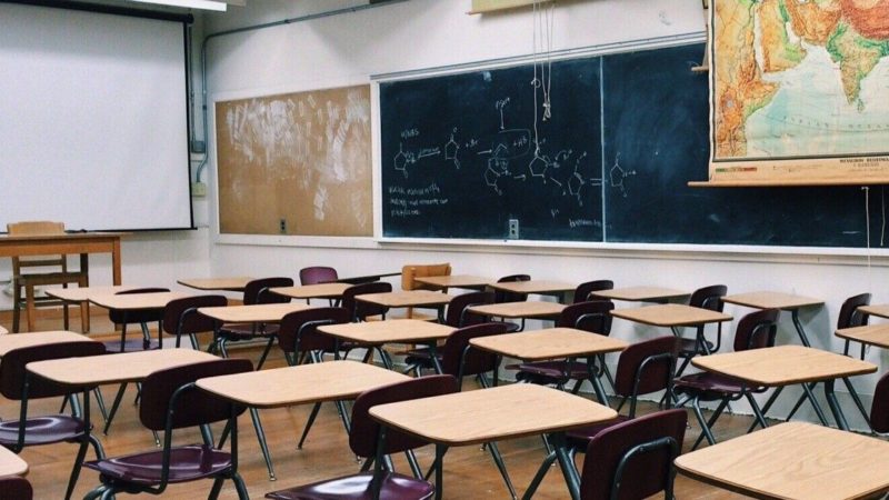 Вчитель зайнявся інтимом з ученицею 8 класу в гімназії на Житомирщині: вирок суду