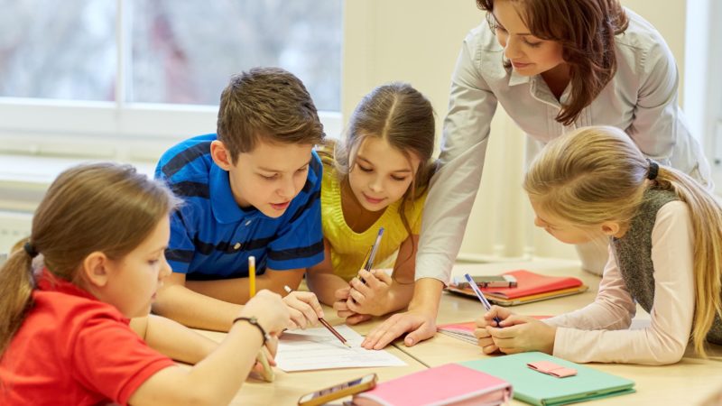 Хто найбільше впливає на успішність учнів вчителі чи батьки? Яких помилок вони допускають?