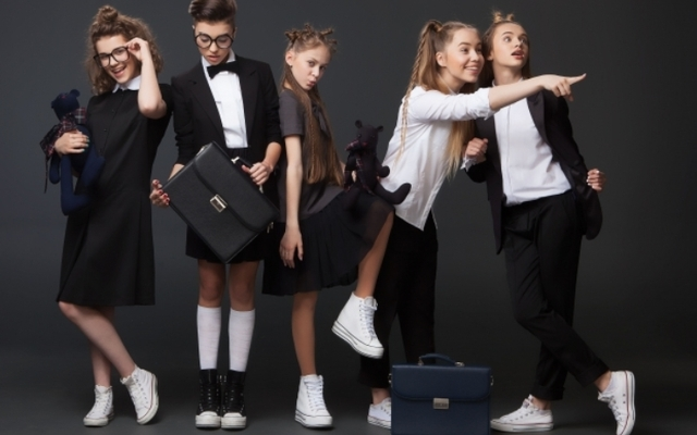 Як стильно одягнути дітей до школи у 2023-2024 році (ФОТО)